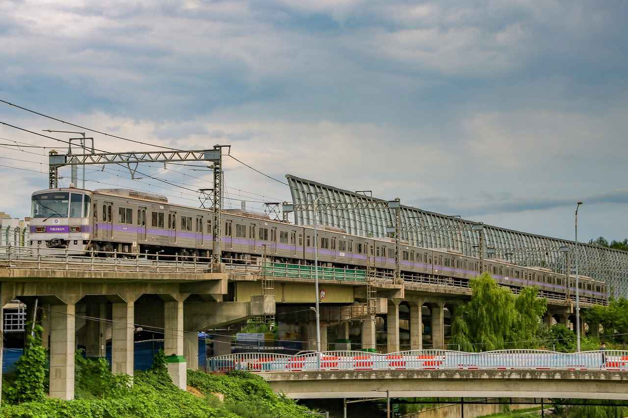 Subway Surfers APK Download: What You Need to Know 1 What is Subway Surfers?